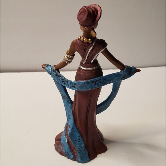 African Lady  - Picture 3 of 7